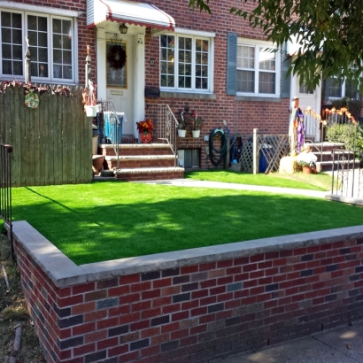 Backyard Putting Greens & Synthetic Lawn in Neosho Falls, Kansas