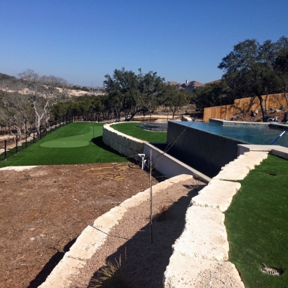 Fake Grass & Putting Greens in Carbondale, Kansas