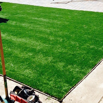 Home Putting Greens & Synthetic Lawn in Ford County, Kansas
