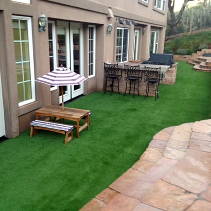 Backyard Putting Greens & Synthetic Lawn in Ramona, Kansas