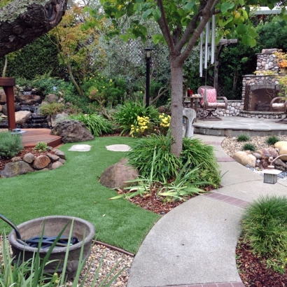 Backyard Putting Greens & Synthetic Lawn in Prairie View, Kansas