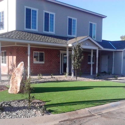 Outdoor Putting Greens & Synthetic Lawn in Peabody, Kansas
