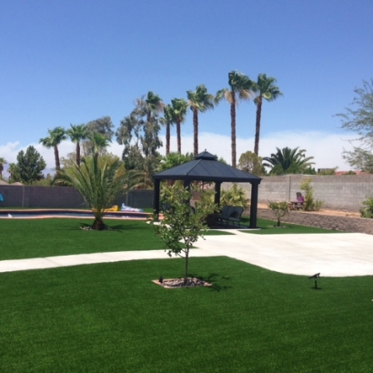 Backyard Putting Greens & Synthetic Lawn in El Dorado, Kansas