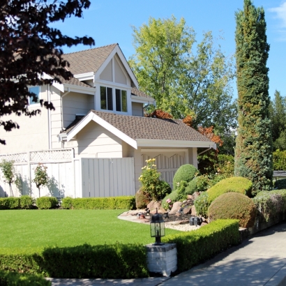 Backyard Putting Greens & Synthetic Lawn in Girard, Kansas