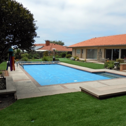 Backyard Putting Greens & Synthetic Lawn in Silver Lake, Kansas